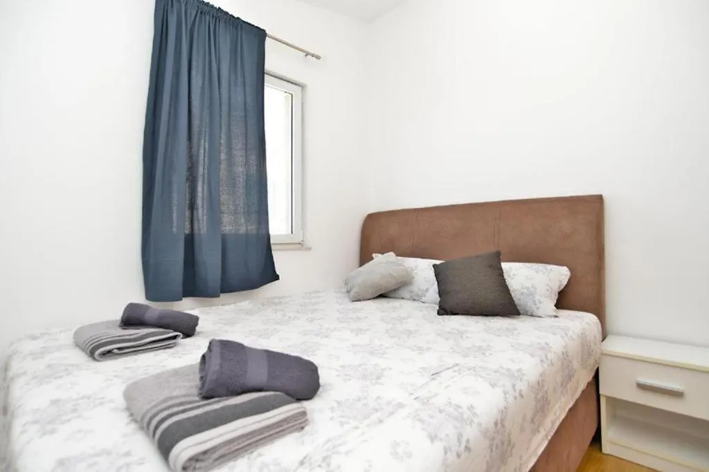 شقة Apartmani Mara بومير