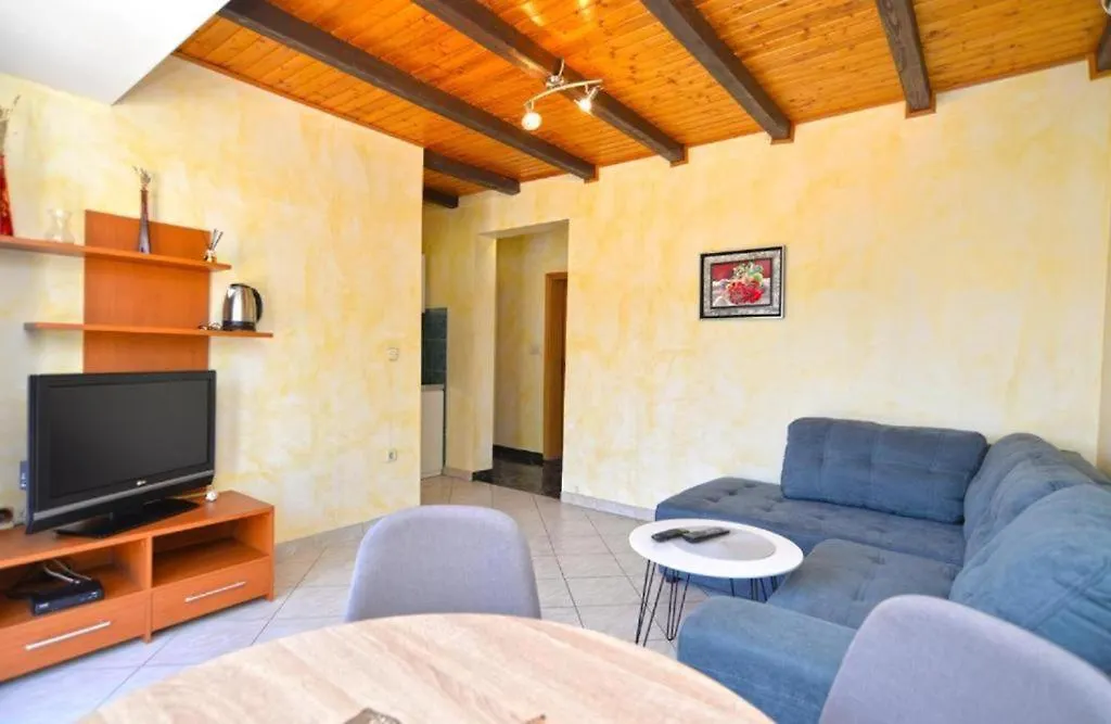 Apartmani Mara بومير