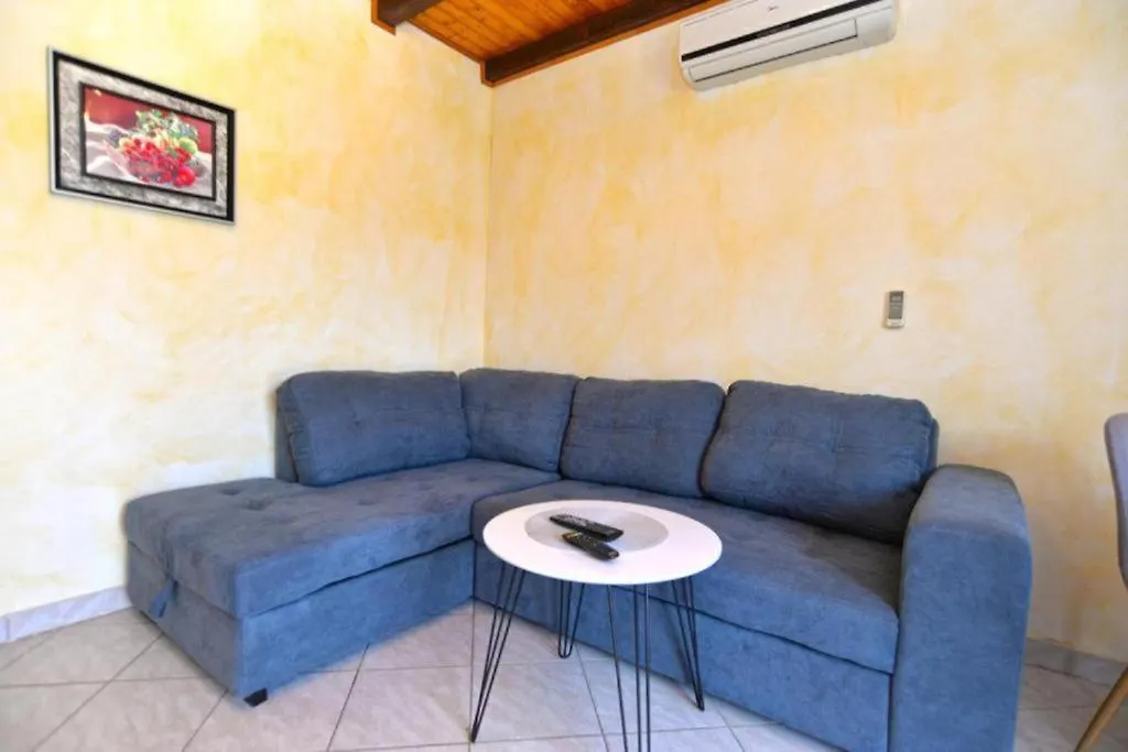 Apartmani Mara بومير شقة